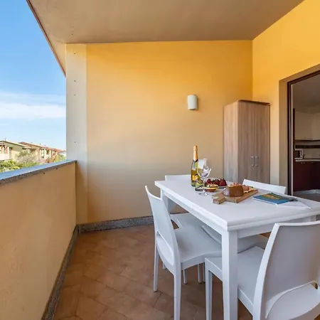 Cozy Flat Just Steps From Baia Delle Mimose Apartment
